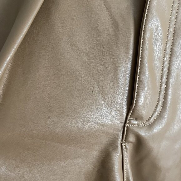 Abercrombie & Fitch Wmn S Pleated High Rise 6 Inch Vegan Leather Tailored Shorts - Picture 6 of 12